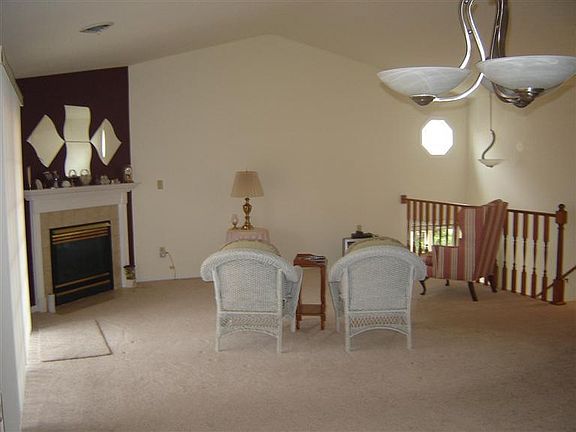 5th image of 9822 Parkway Dr