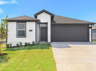 207 NW Bellflower St, Gentry, AR 72734