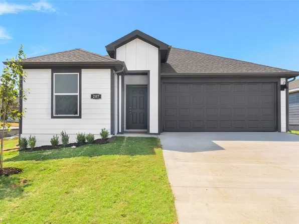 207 NW Bellflower St, Gentry, AR 72734