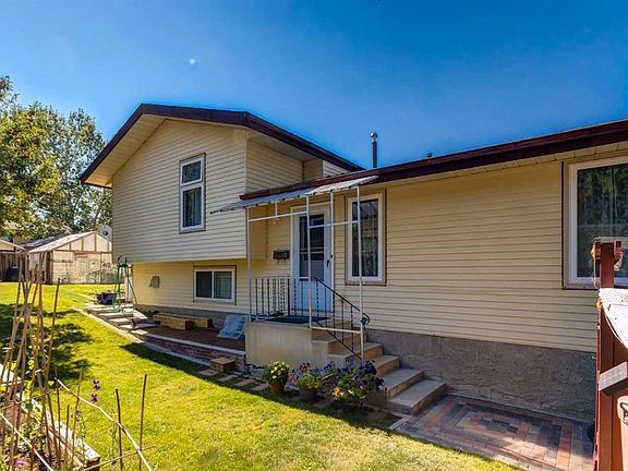 2nd image of 116 N Bearberry Cres NW