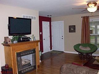 3rd image of 903 Lamplight Ln
