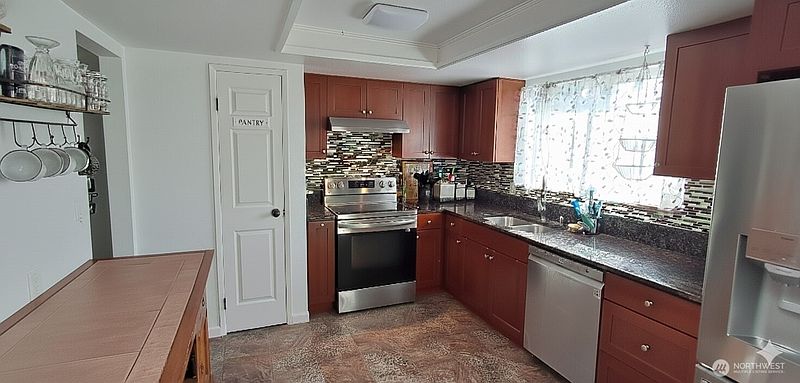 3rd image of 7655 Forest Ridge Drive NE