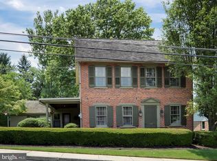 210 Main St, Akron, PA 17501