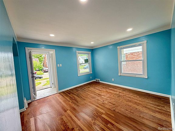 4th image of 8167 House St