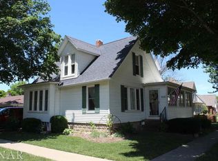 102 N Sycamore St, El Paso, IL 61738