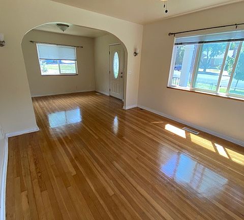 4th image of 247 E 300 N