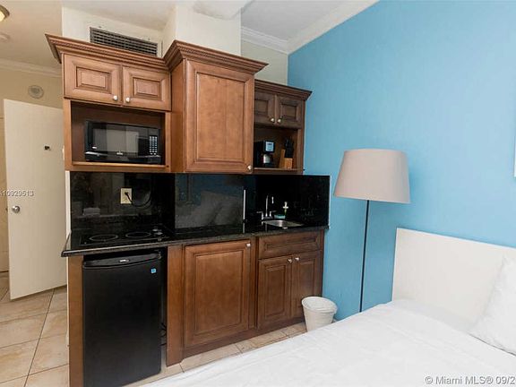4th image of 101 N Ocean Dr APT 427