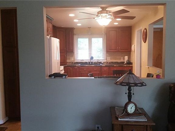 5th image of 218 Pinewoods Ave