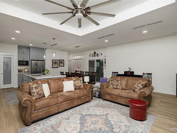 4th image of 427 Cottonwood Ave