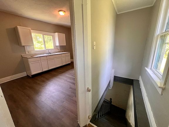 4th image of 901 N Ashland Ave
