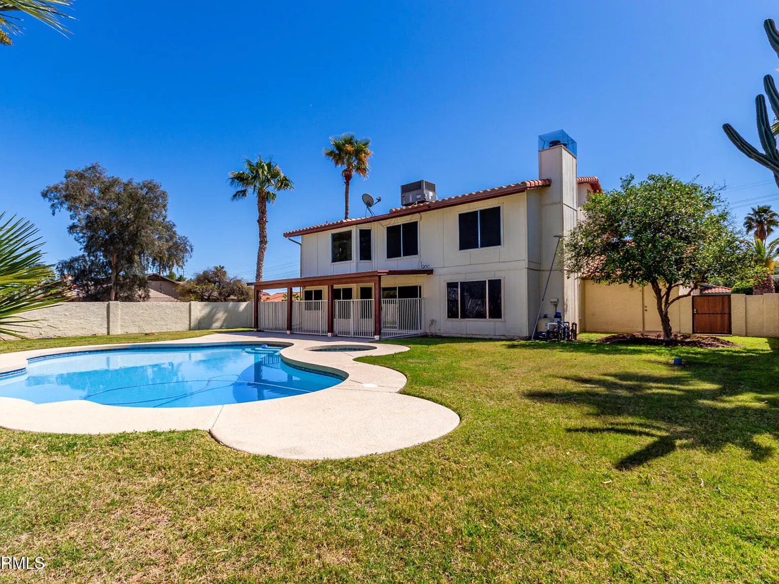 3 bed, 2.5 bath, 2576 sqft, $3,200 — Photo 1