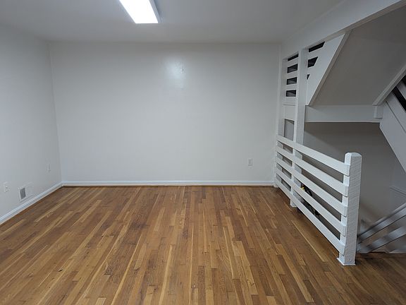 3rd image of 1421 Deerfield Ln