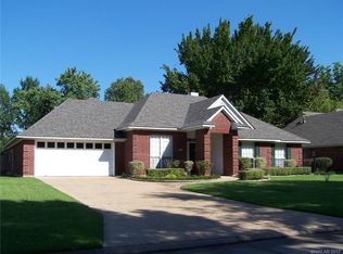 5716 Lake Side Dr, Bossier City, LA 71111