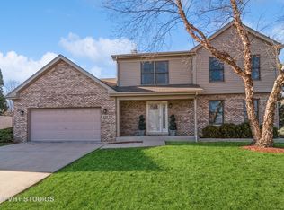 8708 Suffield Dr, Woodridge, IL