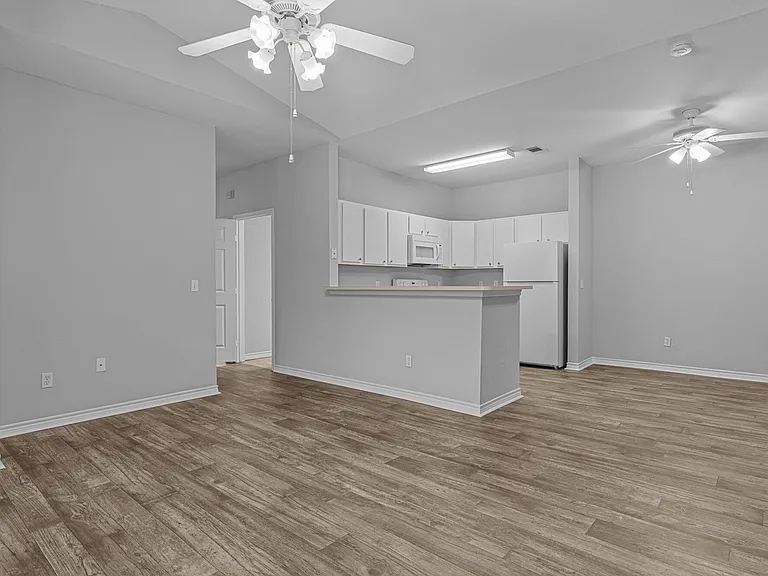 Creekside Village — Photo 30