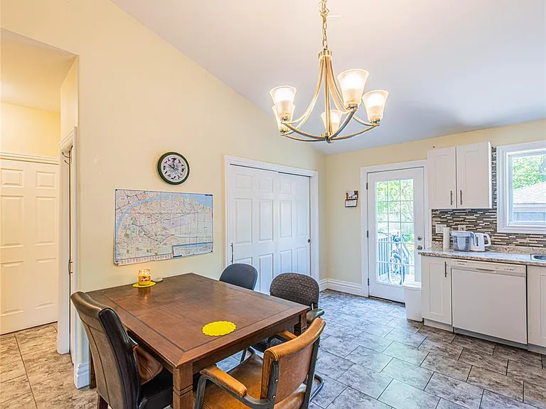 493 Wellington Ave #UPPER — Photo 7