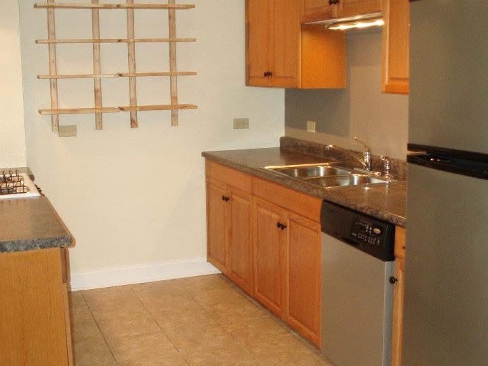 Cozy kitchen, perfect for entertaining!