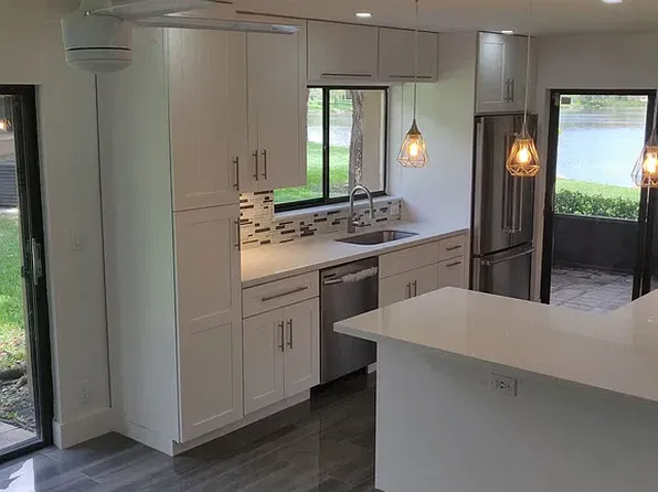 100 Wimbledon Lake Dr, Plantation, FL 33324