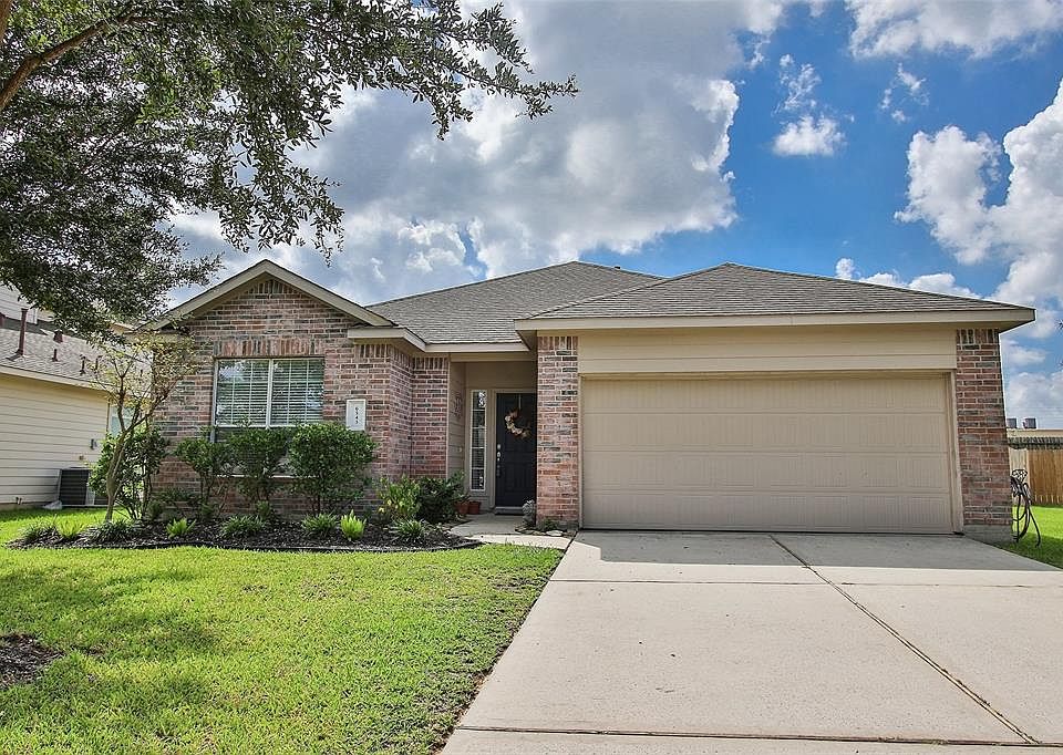 Welcome home to 6543 Bella Sera Drive! Offering 1,607 sq/ft of living space on a 7,485 sq/ft lot, featuring 3 bedrooms, 2 bathrooms, gorgeous yard with an above ground pool, beautiful kitchen, and an inviting living room! This stunning home has lovel