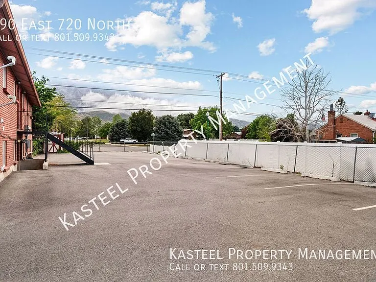 390 E 720 N — Photo 14