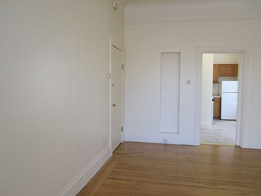 5th image of 165A Bartlett St