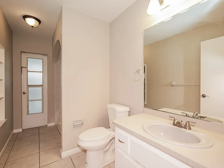 433 SE 13th Pl — Photo 14
