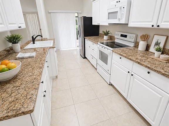 4th image of 1203 Saxony Cir APT B