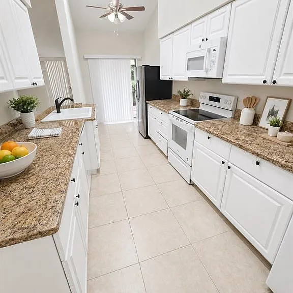 1203 Saxony Cir #B — Photo 3