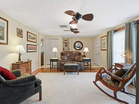 4th image of 3226 Fairmount Dr