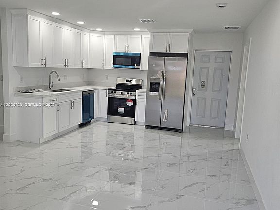 5th image of 3819 3rd St W