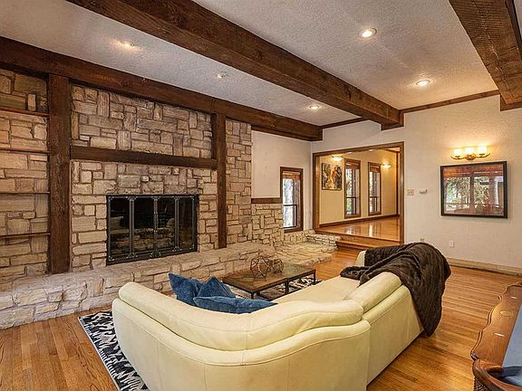 3rd image of 12761 Greenwood Dr