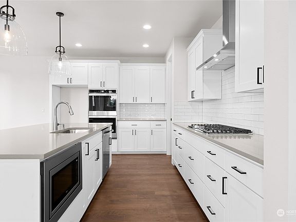 5th image of 18582 Sawgrass Dr