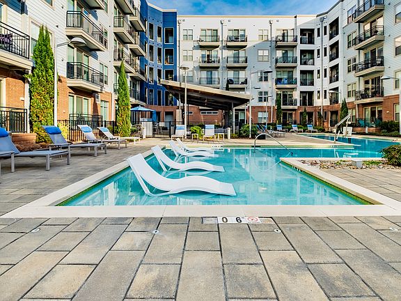 2nd image of 605 W Chapel Hill St APT 470
