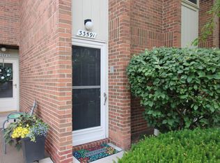 33591 Pondview Cir #117, Livonia, MI 48152