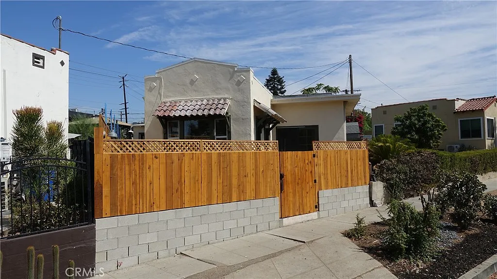 2 bed, 776 sqft, $3,200 — Photo 1