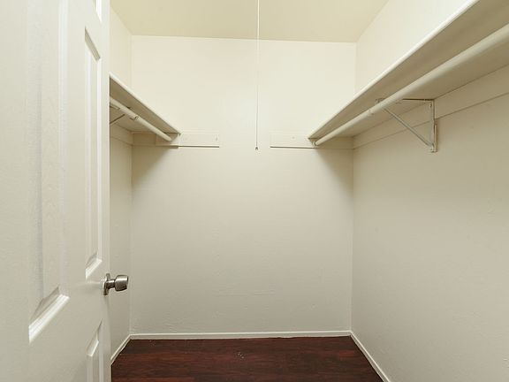 2nd image of 656 Douglas Ave. #4