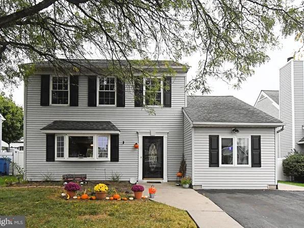 1050 Village Dr, Croydon, PA 19021