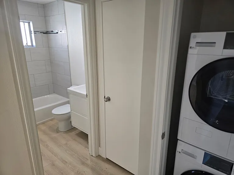 730 E 17th St #7 — Photo 19