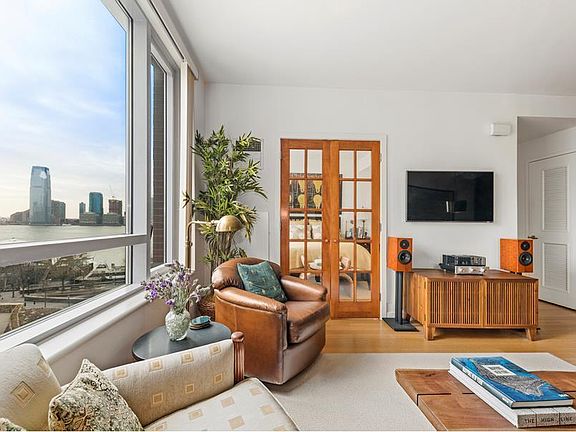 4th image of 2 River Ter APT 6E