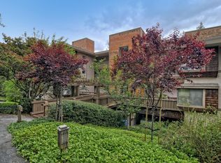 1204 Sharon Park Dr APT 77, Menlo Park, CA 94025