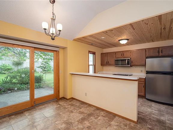 4th image of 2529 Ponderosa Dr
