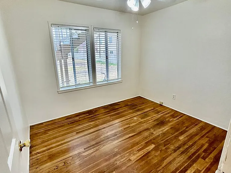 Bright & Airy 2 Bed / 1 Bath Apartment in Point Loma! — Photo 13