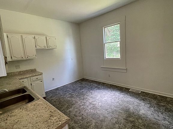 5th image of 1526 Poplar St