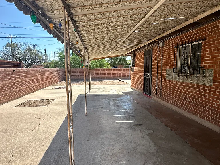 1739 E Edison St — Photo 18