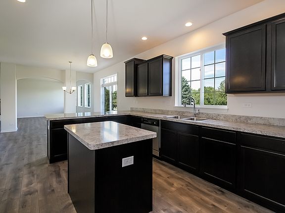 4th image of 1412 Crest Dr