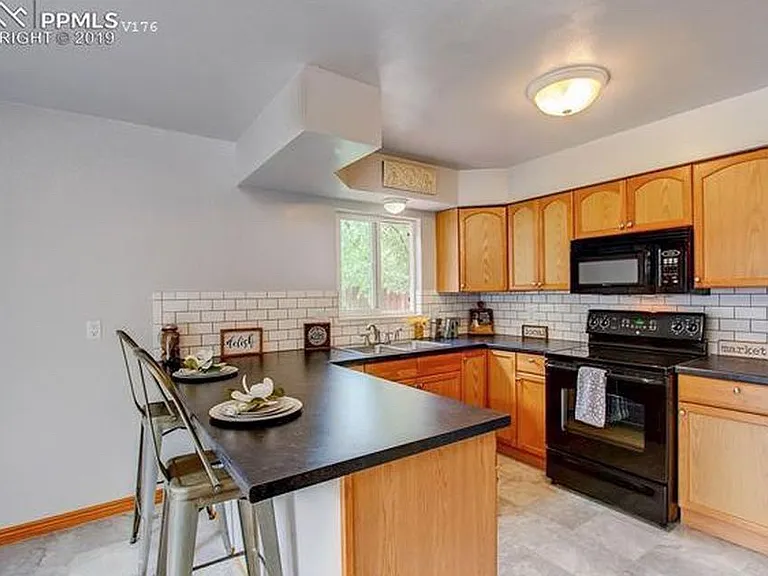 716 N Walnut St — Photo 23