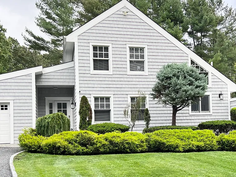 Strathmore Ct — Photo 1
