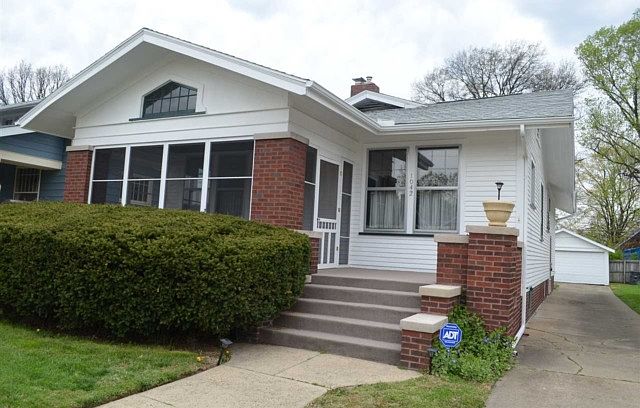 1st image of 1042 E Chandler Ave