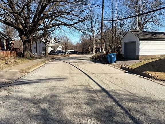 4th image of 1520 Highland Ave