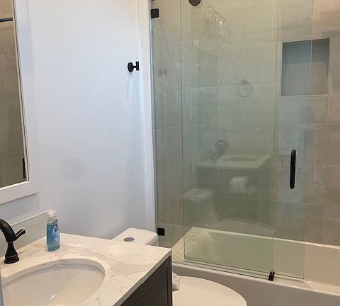 5th image of 22518 Clarendon St